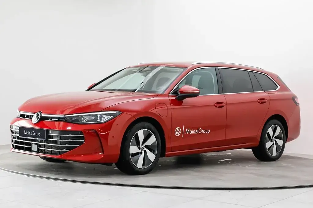 Gebraucht VW Passat Elegance 150 PS (110 kW) 2025 Chilirot metallic Kombi