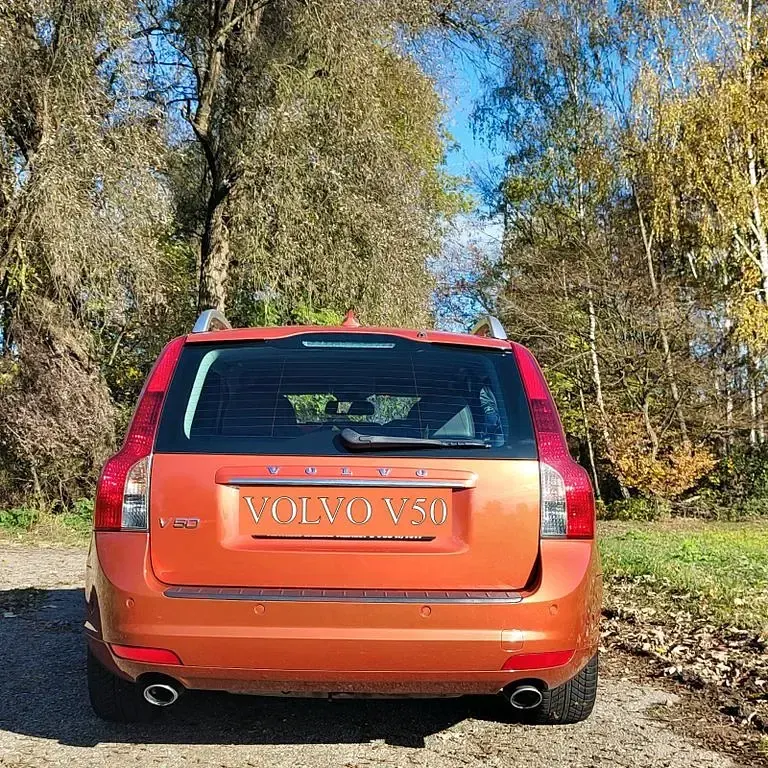 Gebraucht Volvo V50 Summum 177 PS (130 kW) 2011 Orange Kombi