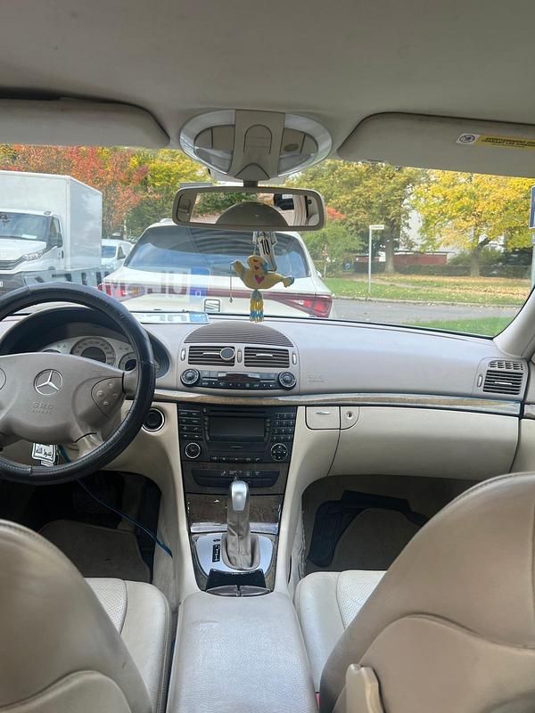 Gebraucht Mercedes E320 204 PS (150 kW) 2003 Silber Limousine