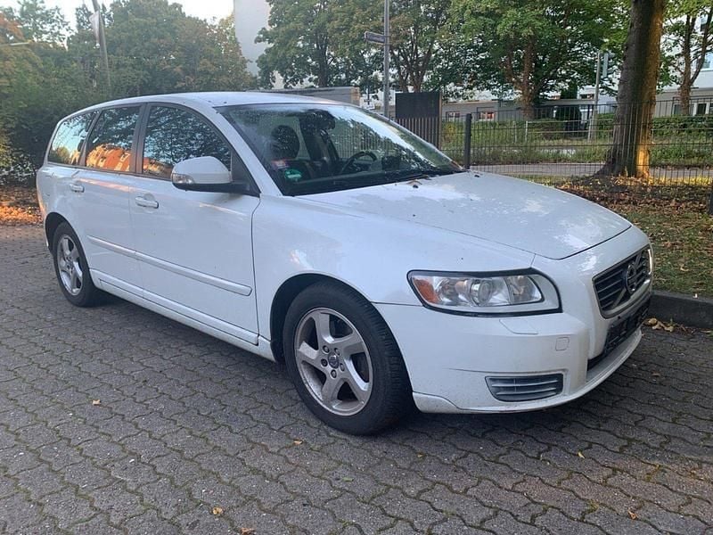 Weiß Gebraucht 2011 Volvo V50 Kombi | 3.600 € (Superpreis) - Bild 1/4