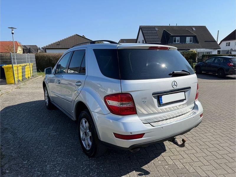 Gebraucht Mercedes ML350 231 PS (169 kW) 2010 Silber SUV