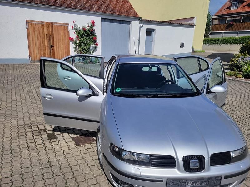 Silber Gebraucht 2004 Seat Leon Limousine | 1.000 € (Fairer Preis) - Bild 1/4