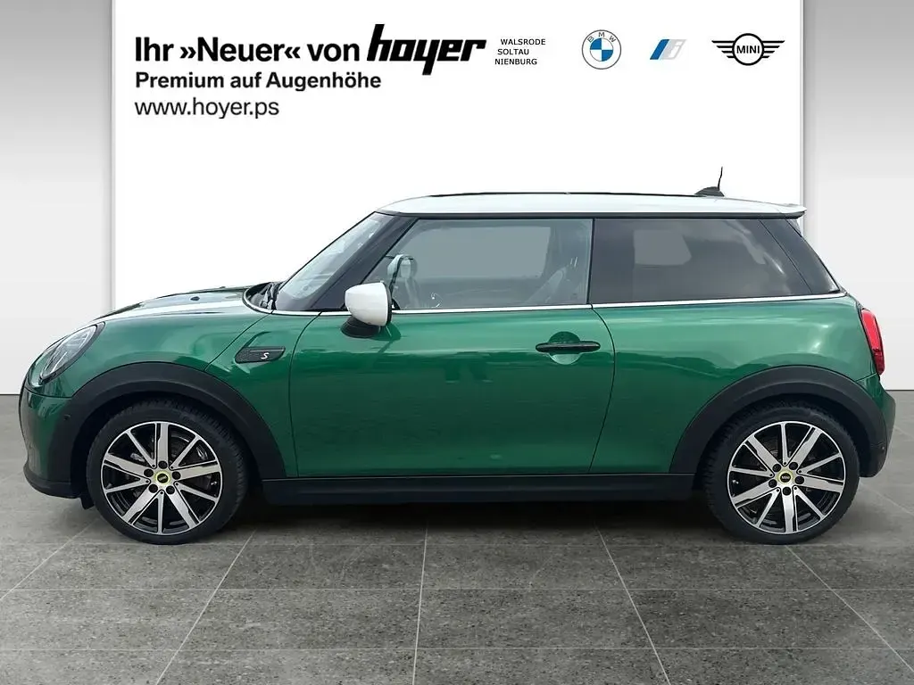 Gebraucht Mini Cooper SE Hatch 135 kW (184 PS) 2023 British racing green Kleinwagen