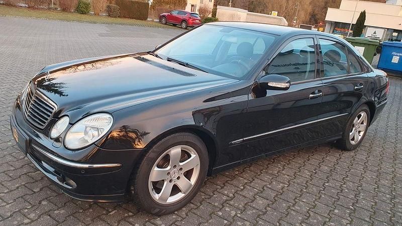 Gebraucht Mercedes E220 Avantgarde 150 PS (110 kW) 2005 Schwarz Limousine