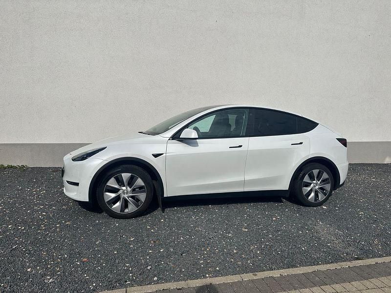 Weiß Gebraucht 2021 Tesla Model Y Long Range AWD SUV | 32.300 € (Guter Preis) - Bild 1/4