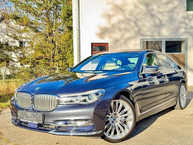 Arktikgrau brillanteffekt Gebraucht 2016 BMW 730 Sport Line Limousine | 32.490 € (Guter Preis) - Bild 1/4