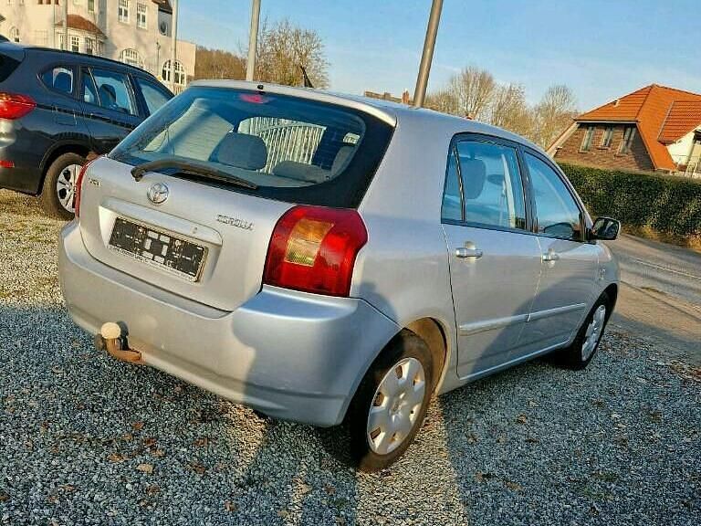 Gebraucht Toyota Corolla 102 PS (75 kW) 2002 Silber Limousine