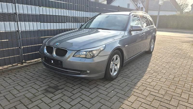Gebraucht BMW 520 177 PS (130 kW) 2010 Grau Kombi