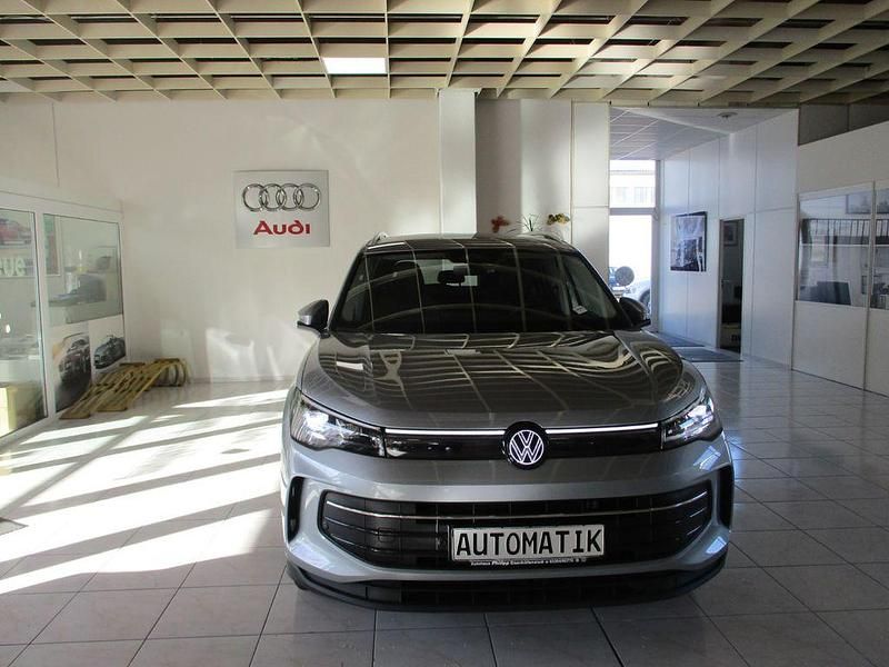 Silber Neu 2025 VW Tiguan Life SUV | 37.970 € (Superpreis) - Bild 1/4