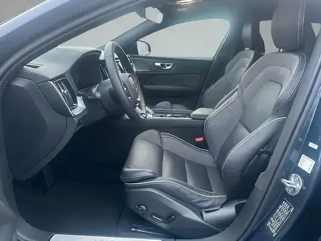 Gebraucht Volvo V60 Plus 197 PS (144 kW) 2025 Denim blue Kombi