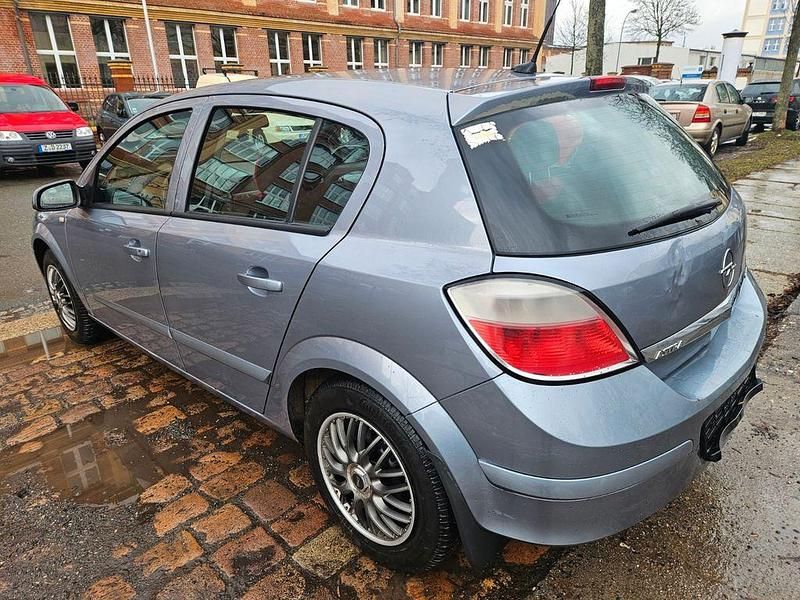 Gebraucht Opel Astra Edition+ 90 PS (66 kW) 2006 Silber Limousine