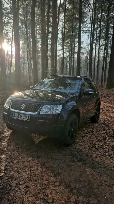 Schwarz Gebraucht 2011 Suzuki Grand Vitara SUV | 8.500 € (Guter Preis) - Bild 1/4