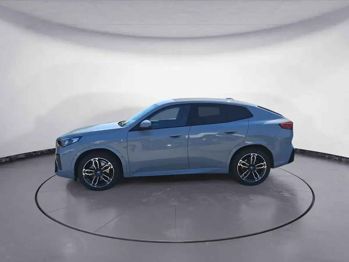 Używany BMW iX2 M Sport 230 kW (313 KM) 2025 SUV