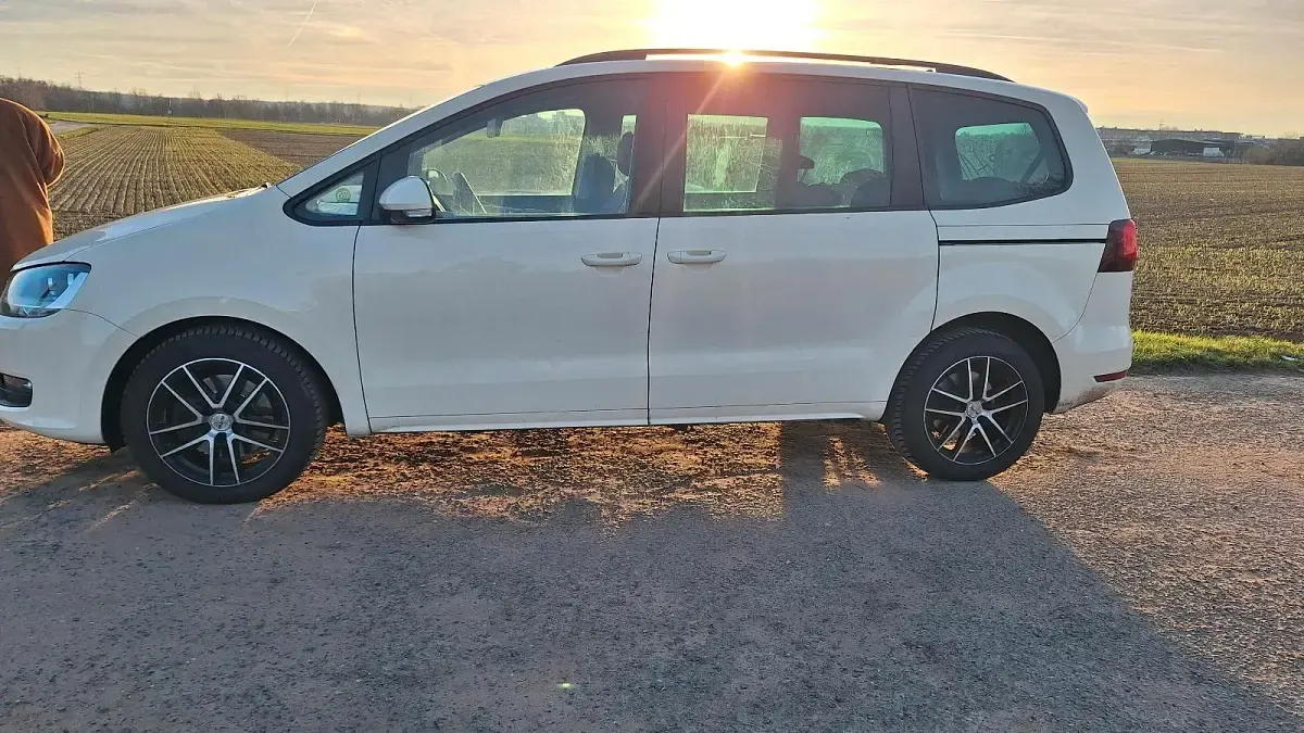 Gebraucht VW Sharan 150 PS (110 kW) 2019 Gelb Van / Kleinbus