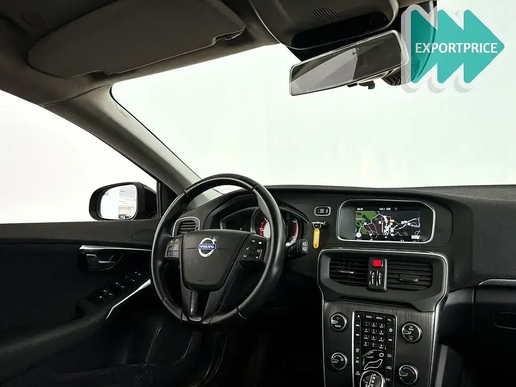 Gebraucht Volvo V40 Momentum 120 PS (88 kW) 2016 Schwarz Limousine