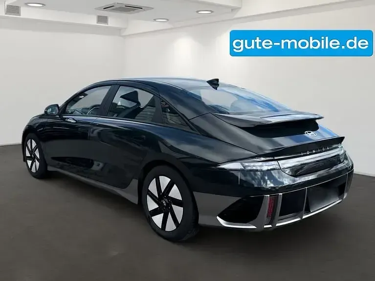 Gebraucht Hyundai Ioniq 6 Basis 111 kW (151 PS) 2023 Schwarz digital green pearl / mic Limousine