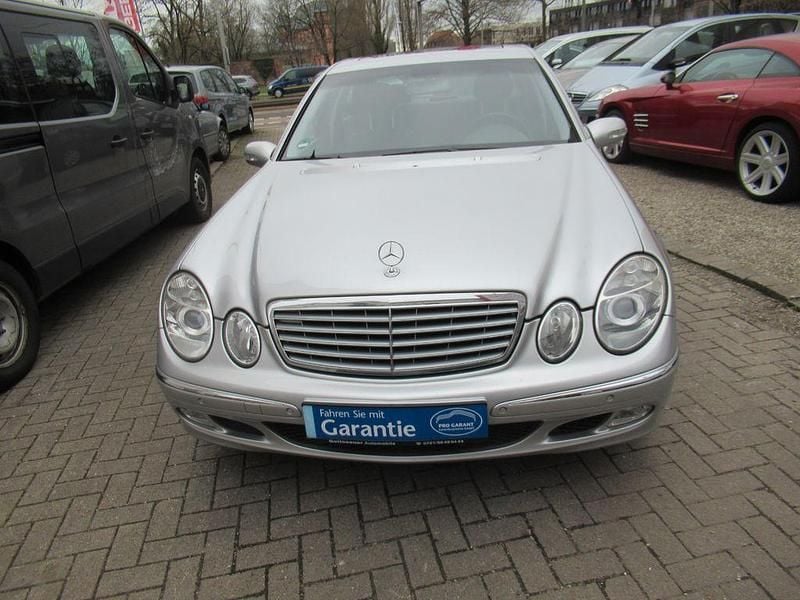 Gebraucht Mercedes E240 Elegance 177 PS (130 kW) 2004 Silber Limousine
