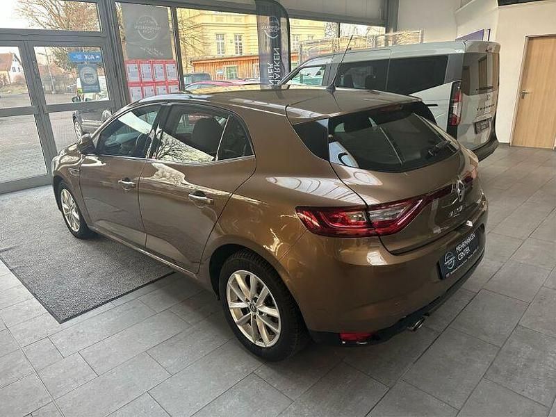 Gebraucht Renault Mégane IV 101 PS (74 kW) 2017 Cappuccino brown (metallic) Limousine