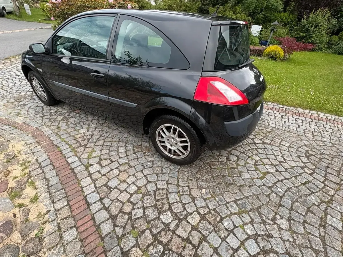 Gebraucht Renault Mégane 98 PS (72 kW) 2005 Schwarz Kleinwagen