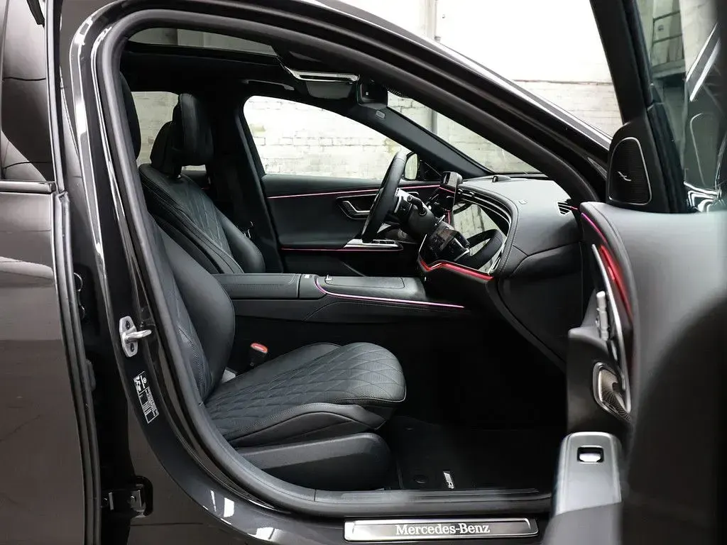 Gebraucht Mercedes E450 AMG line 367 PS (269 kW) 2026 Grau / graphitgrau Kombi