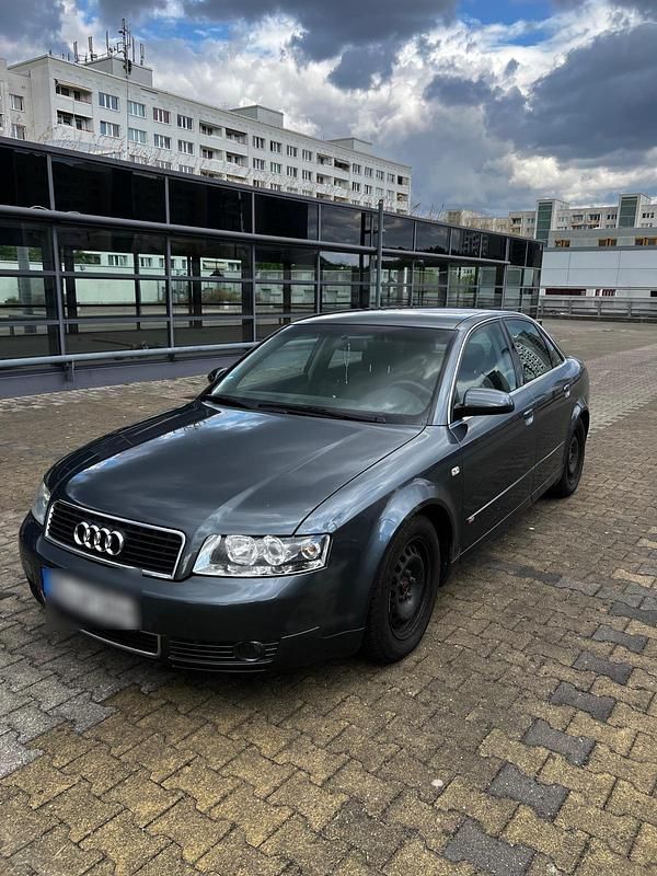 Grau Gebraucht 2002 Audi A4 Comfort Limousine | 999 € (Superpreis) - Bild 1/4