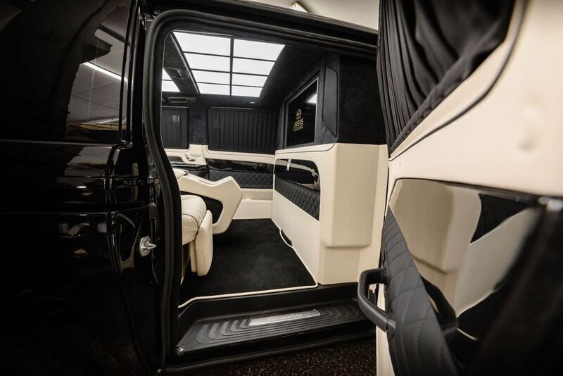 Gebraucht Mercedes V300 237 PS (174 kW) 2024 Schwarz Van / Kleinbus