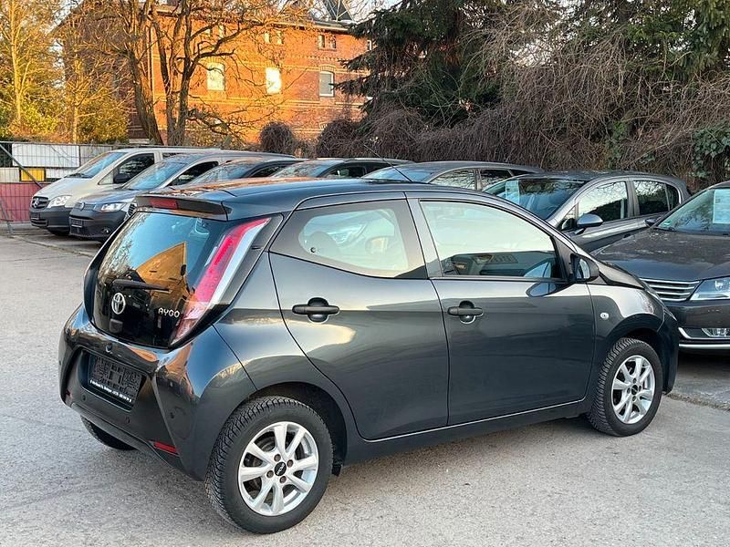 Gebraucht Toyota Aygo 69 PS (50 kW) 2016 Grau Kleinwagen