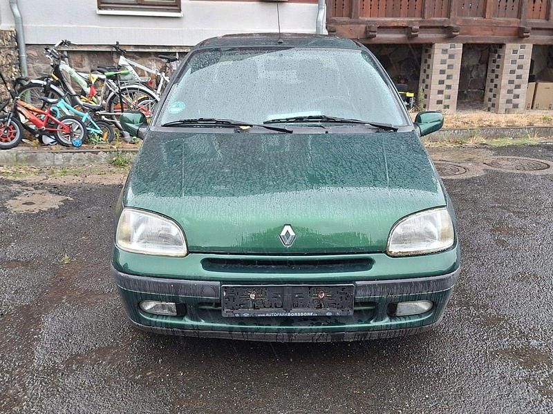 Gebraucht Renault Clio II 75 PS (55 kW) 1998 Grün Kleinwagen