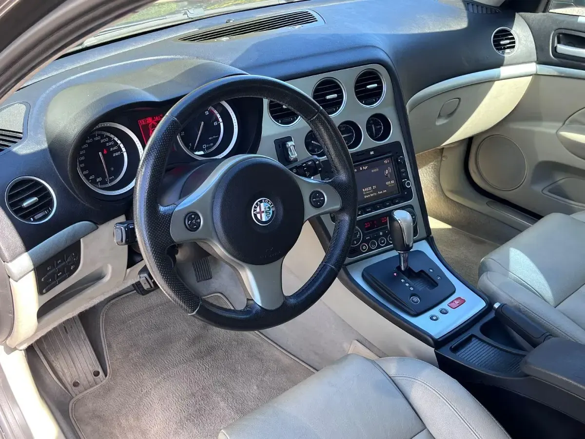Gebraucht Alfa Romeo 159 200 PS (147 kW) 2010 Grau Limousine