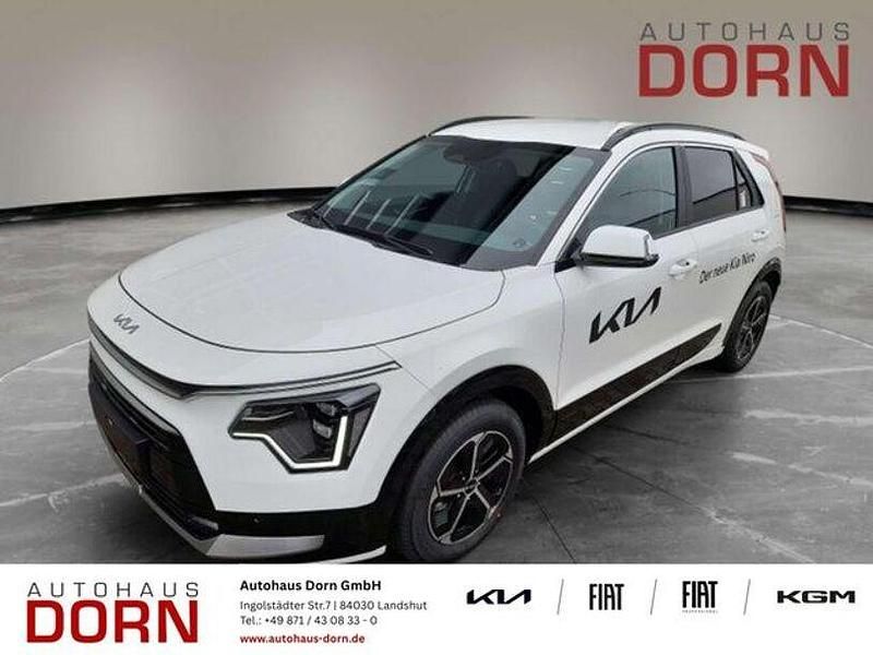 Weiß Neu 2025 Kia Niro Spirit SUV | 35.990 € (Etwas zu teuer) - Bild 1/4