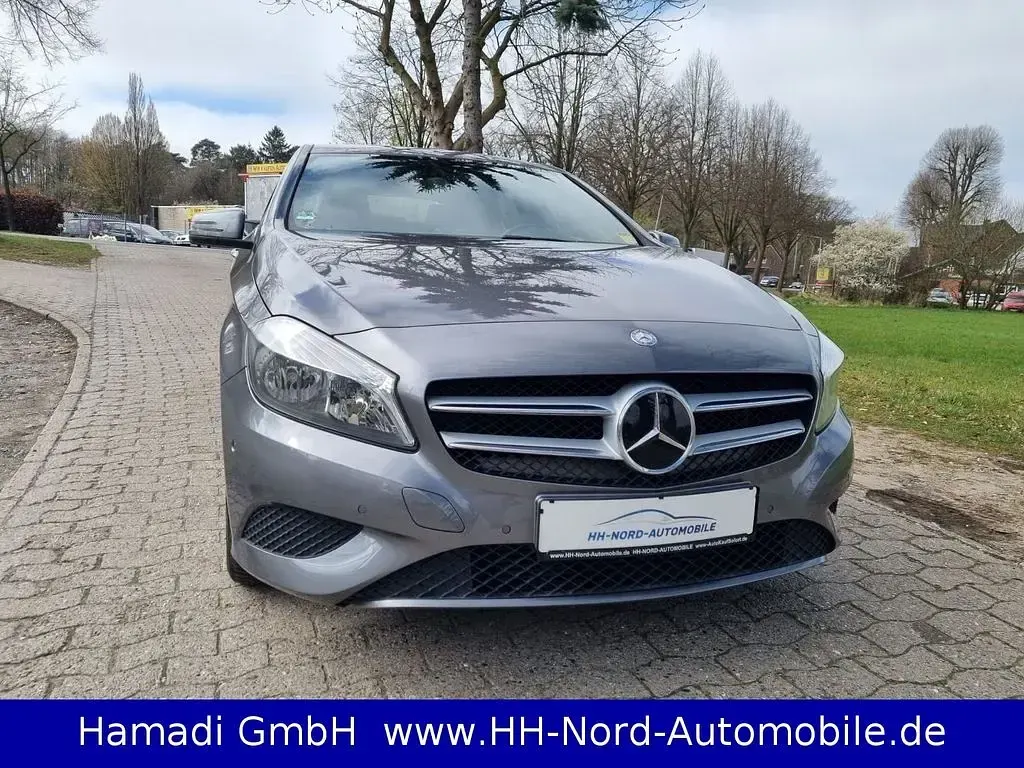 Gebraucht Mercedes A180 122 PS (89 kW) 2014 Grau Limousine