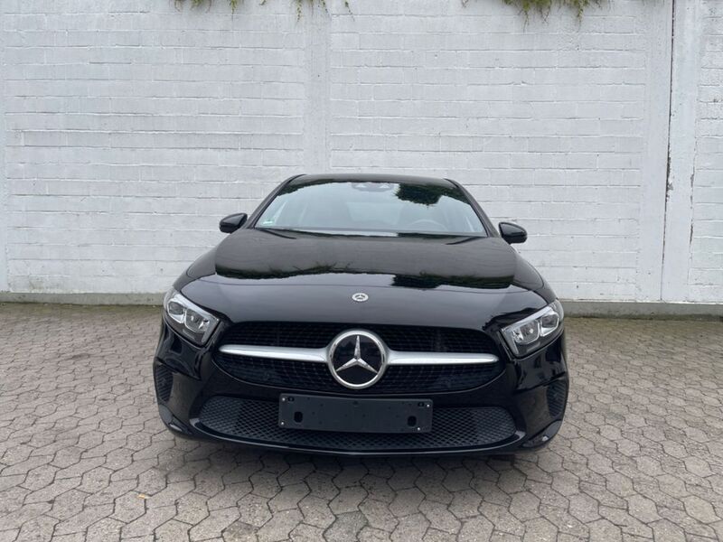 Schwarz Gebraucht 2020 Mercedes A220 Limousine | 24.000 € (Etwas zu teuer) - Bild 1/4