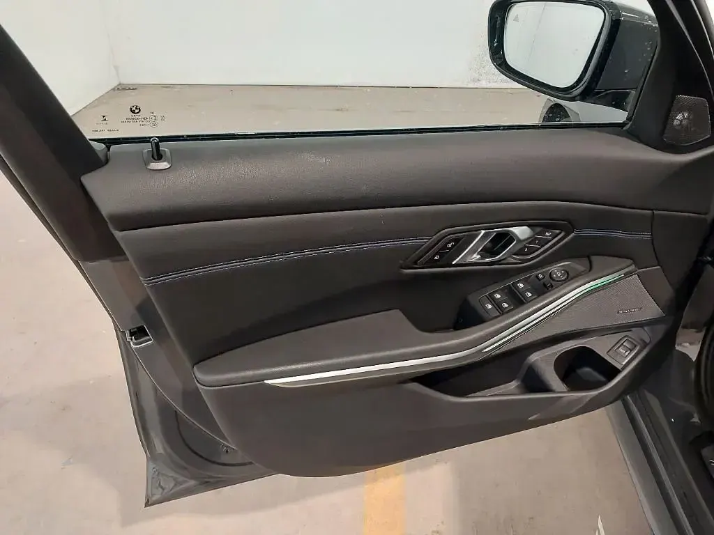 Gebraucht BMW 320 Performance 190 PS (139 kW) 2024 Grau Limousine