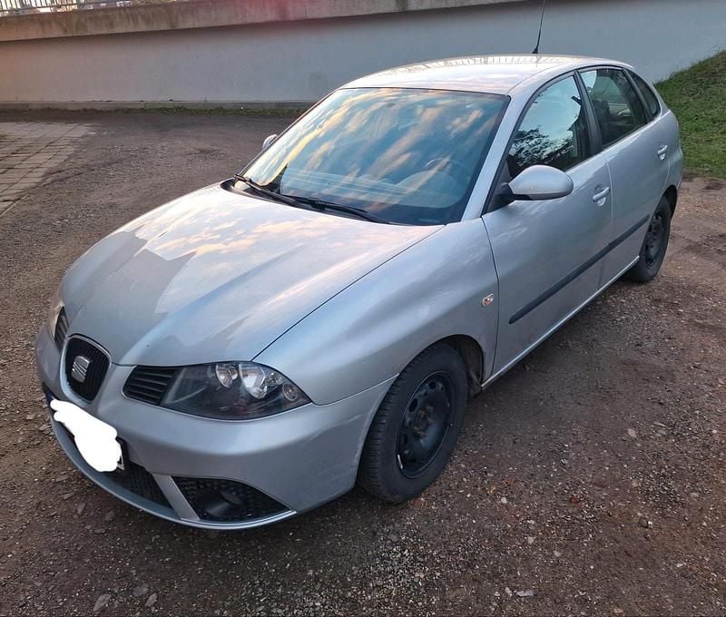 Silber Gebraucht 2007 Seat Ibiza Limousine | 1.400 € (Fairer Preis) - Bild 1/4
