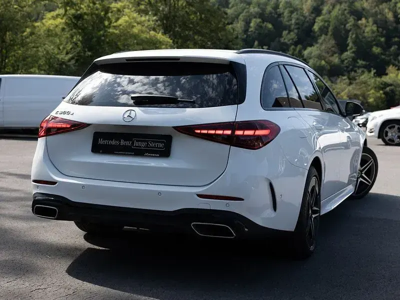 Gebraucht Mercedes C300e AMG 204 PS (150 kW) 2025 Weiss unilack polarweiß Kombi