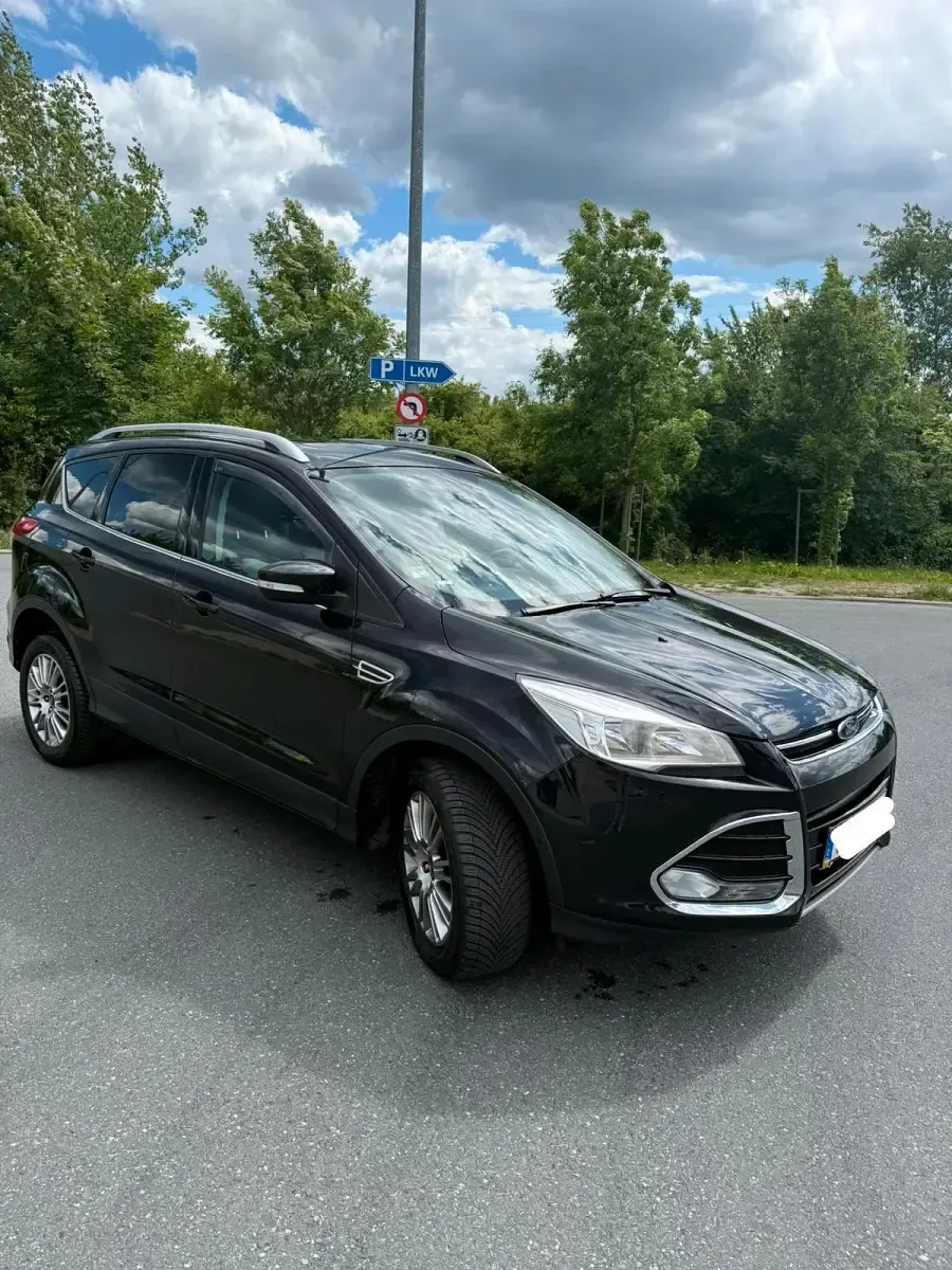 Usado Ford Kuga 140 HP (102 kW) 2013 Preto SUV