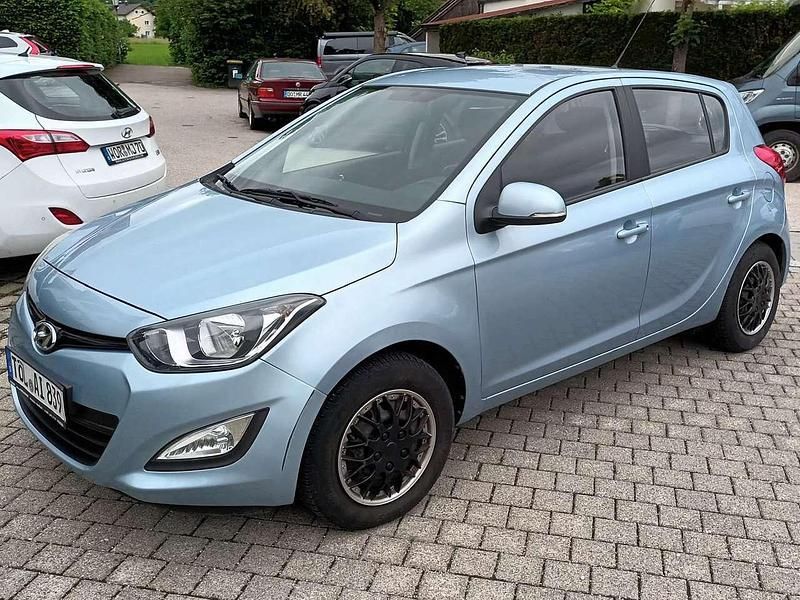 Blau Gebraucht 2013 Hyundai i20 Edition Limousine | 3.100 € (Superpreis) - Bild 1/2