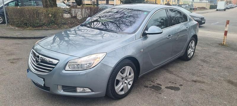 Gebraucht Opel Insignia Edition 131 PS (96 kW) 2011 Silber Limousine