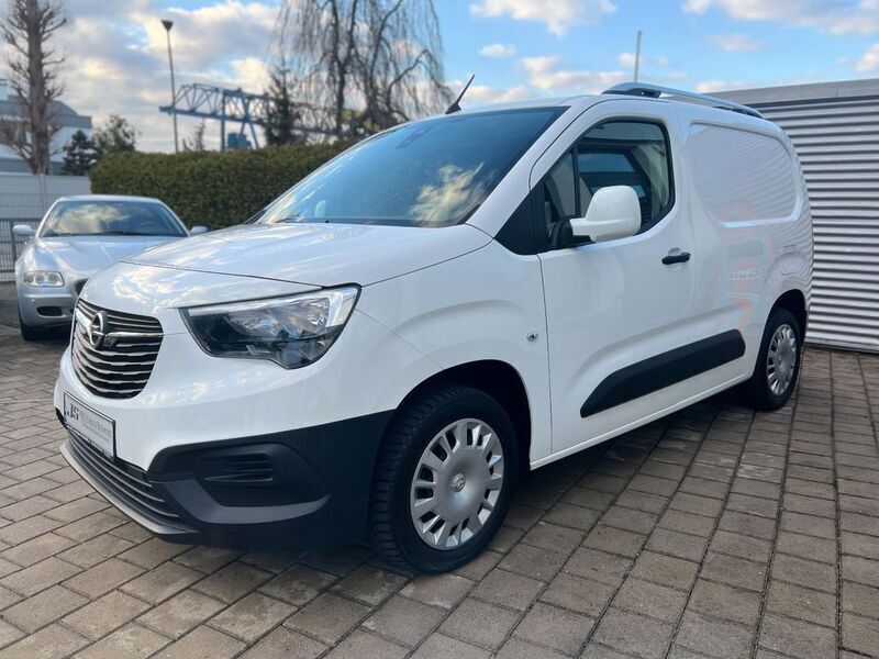 Weiß Gebraucht 2021 Opel Combo Edition Van / Kleinbus | 13.900 € (Guter Preis) - Bild 1/4