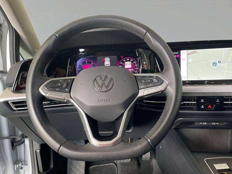 Gebraucht VW Golf VIII Life 150 PS (110 kW) 2023 Silber Limousine