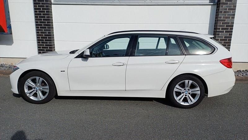 Gebraucht BMW 318 Sport Line 143 PS (105 kW) 2015 Weiß Kombi
