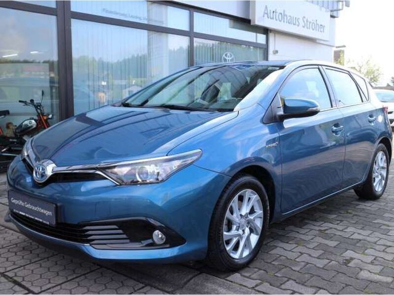 Denimblau metallic Gebraucht 2016 Toyota Auris Hybrid Edition-S Limousine | 14.600 € (Fairer Preis) - Bild 1/4