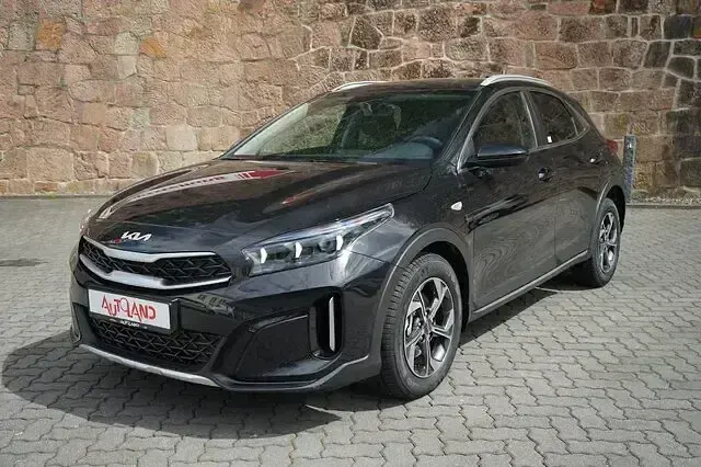 Neu Kia XCeed 150 PS (110 kW) 2026 Magmarotmet. SUV