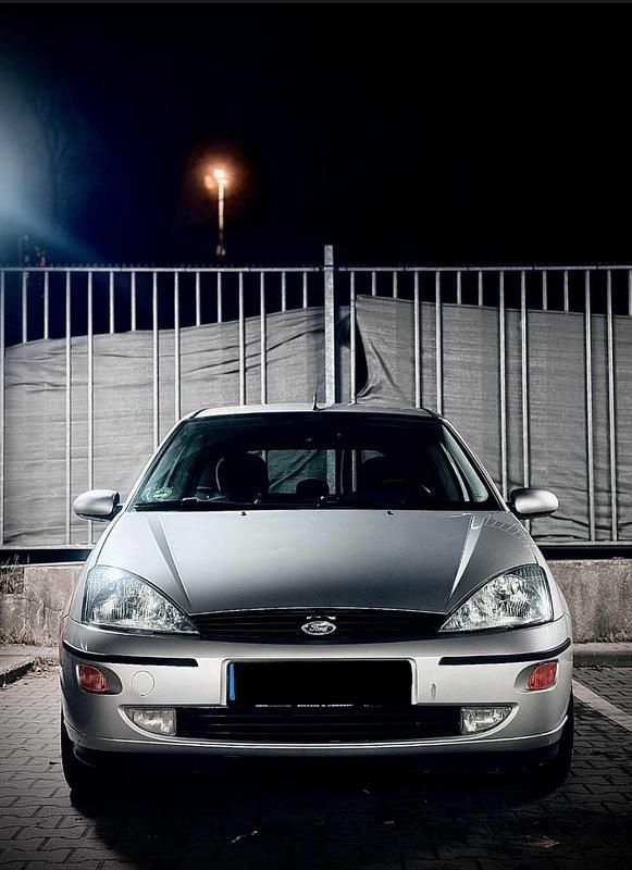 Gebraucht Ford Focus Ghia 115 PS (84 kW) 2001 Grau Kleinwagen