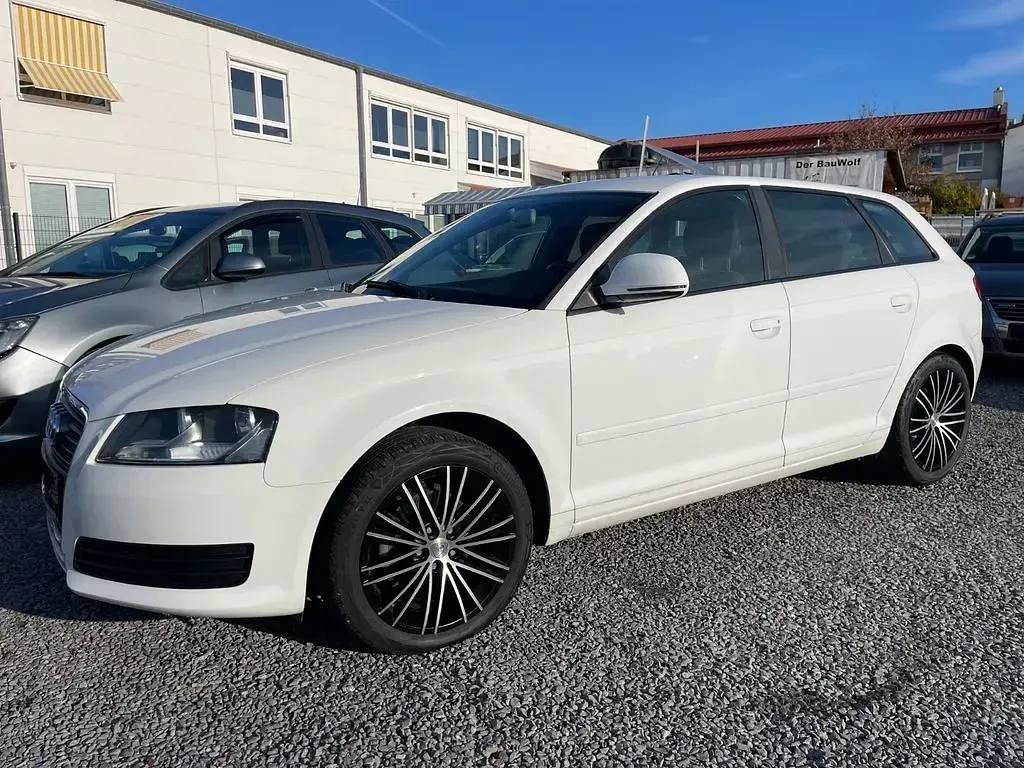 Używany Audi A3 Attraction 160 KM (117 kW) 2010 Biały Hatchback
