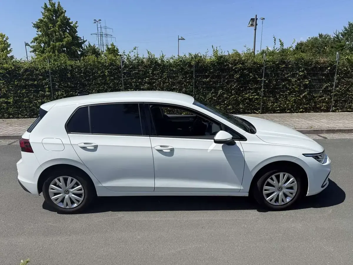 Gebraucht VW Golf VIII 110 PS (80 kW) 2021 Weiß Kleinwagen