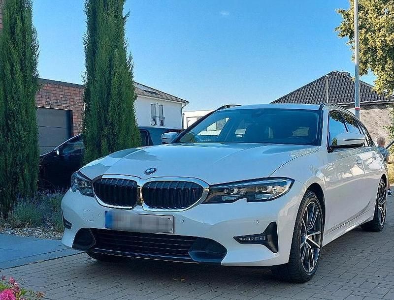 Weiß Gebraucht 2020 BMW 318 Sport Line Kombi | 22.300 € (Fairer Preis) - Bild 1/4