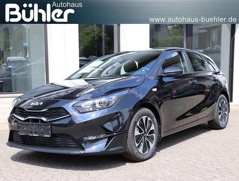 Zilinaschwarz metallic Neu 2025 Kia Ceed Vision Limousine | 22.950 € (Guter Preis) - Bild 1/3