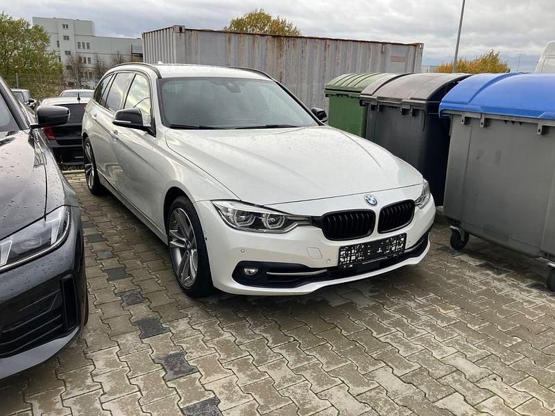 Weiß Gebraucht 2015 BMW 335 Sport Line Kombi | 17.800 € (Fairer Preis) - Bild 1/4