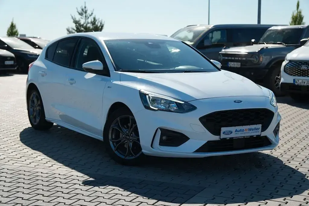 Gebraucht Ford Focus ST-Line 125 PS (91 kW) 2022 Frozen white Limousine